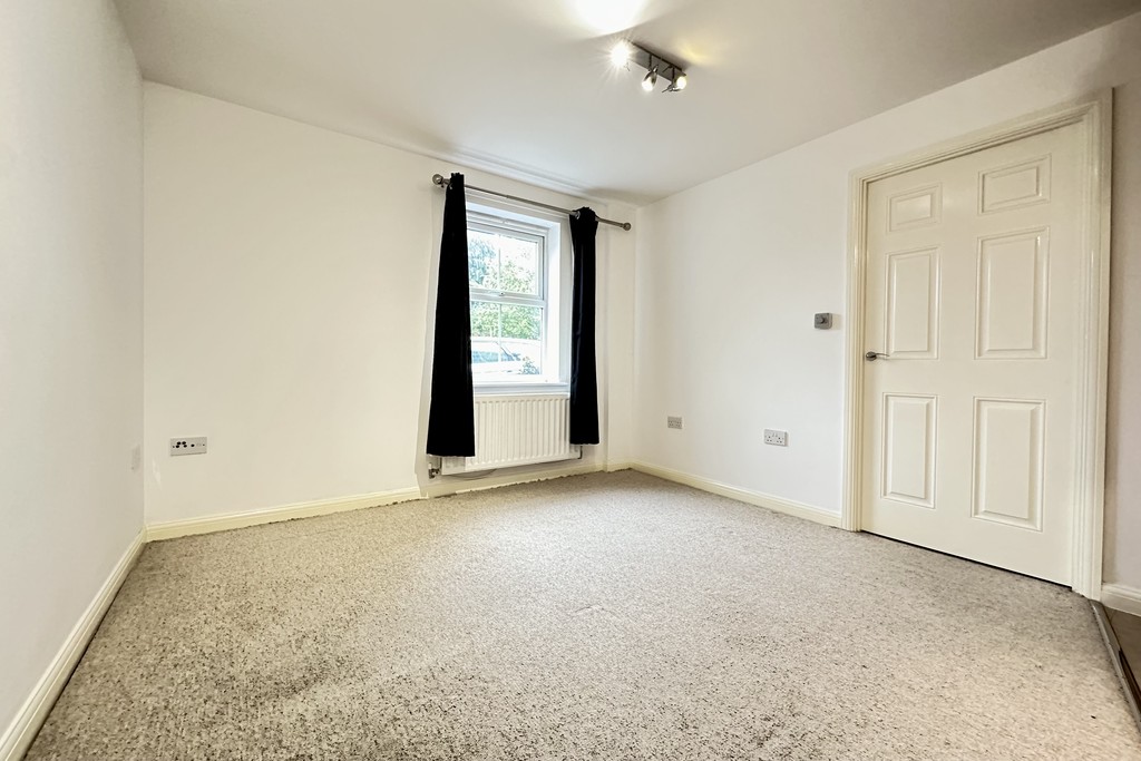 1 bed apartment for sale in Appleyard Close, Uckington  - Property Image 4