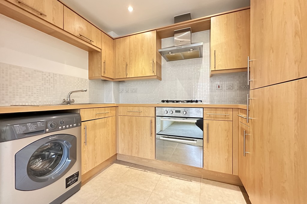 1 bed apartment for sale in Appleyard Close, Uckington  - Property Image 3