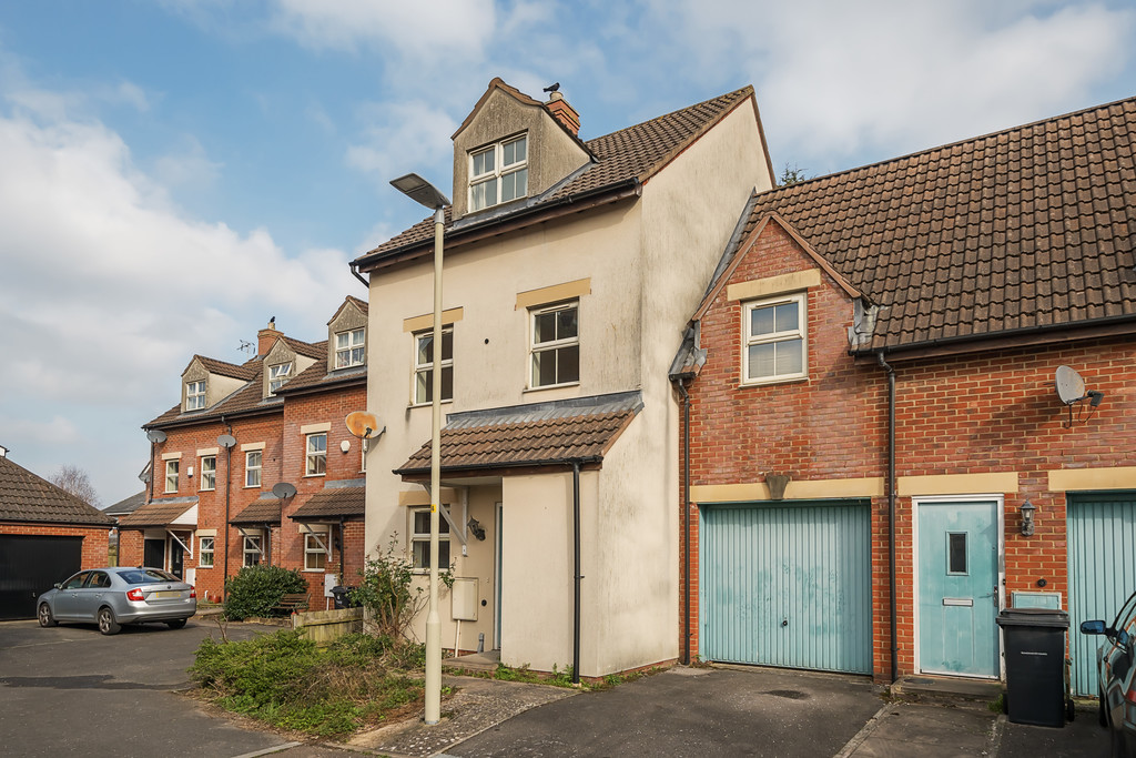 3 bed semi-detached house for sale in Lancaster Grove, Gloucester  - Property Image 1