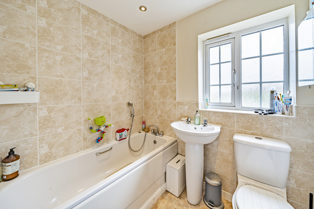 4 bed end of terrace house for sale in Chestnut Road, Coopers Edge, Brockworth  - Property Image 12