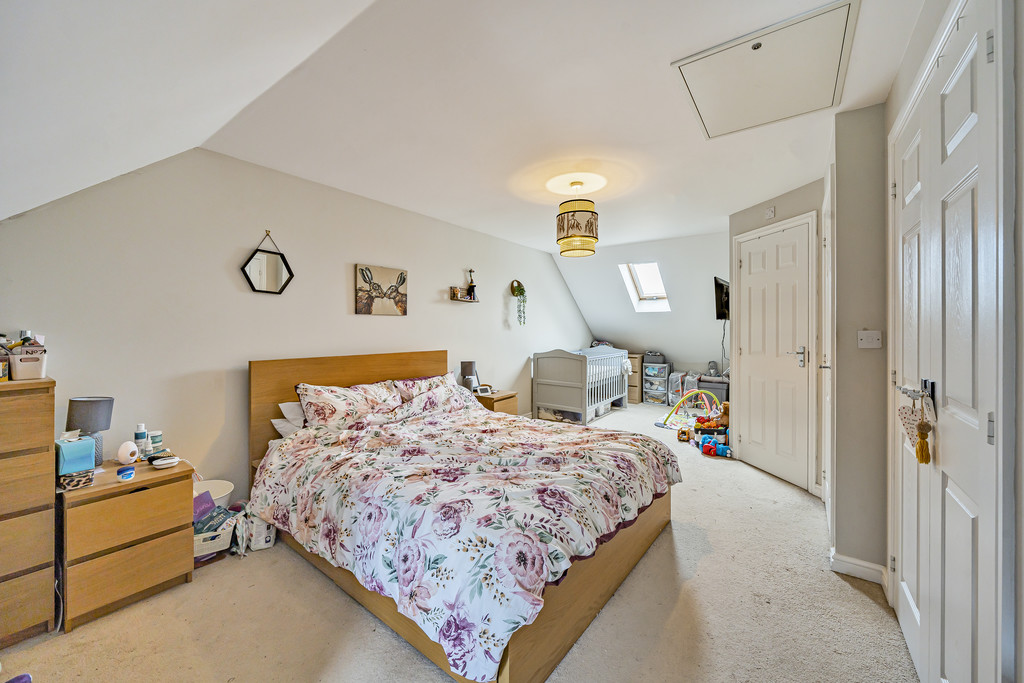 4 bed end of terrace house for sale in Chestnut Road, Coopers Edge, Brockworth  - Property Image 7