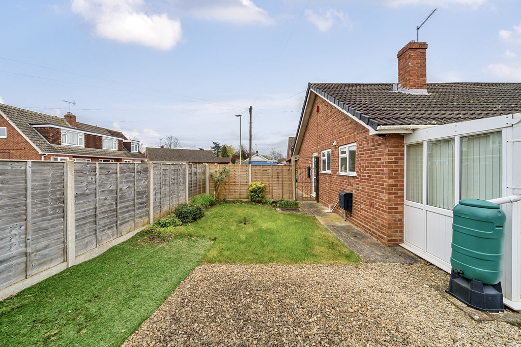 2 bed semi-detached bungalow for sale in Hazelcroft, Churchdown  - Property Image 8