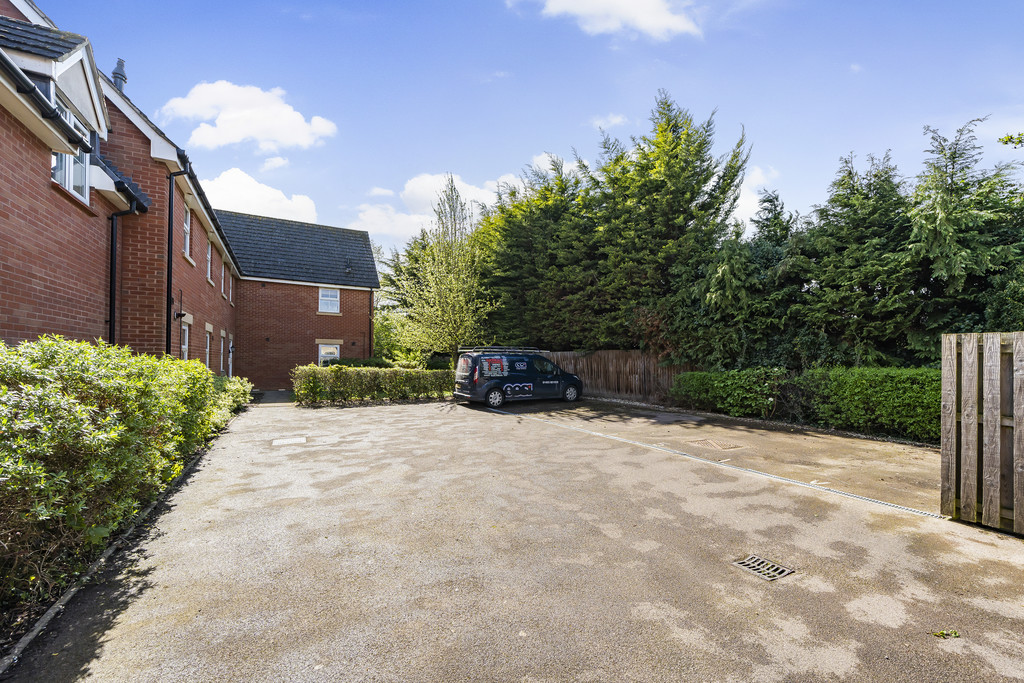 2 bed apartment for sale in Appleyard Close, Uckington  - Property Image 10