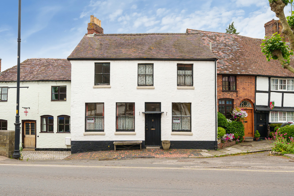 2 bed cottage for sale in Mythe Road, Tewkesbury  - Property Image 1