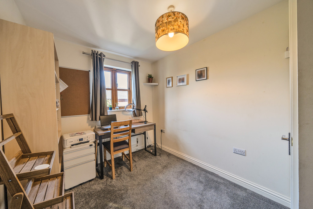 5 bed link detached house for sale in Brensham Court  - Property Image 11