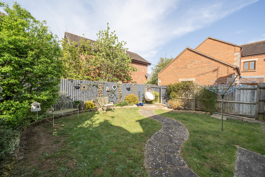 5 bed link detached house for sale in Brensham Court  - Property Image 13