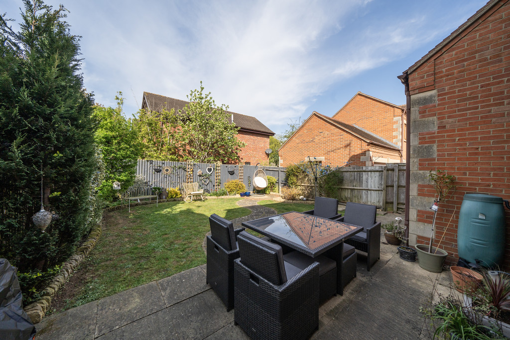 5 bed link detached house for sale in Brensham Court  - Property Image 14