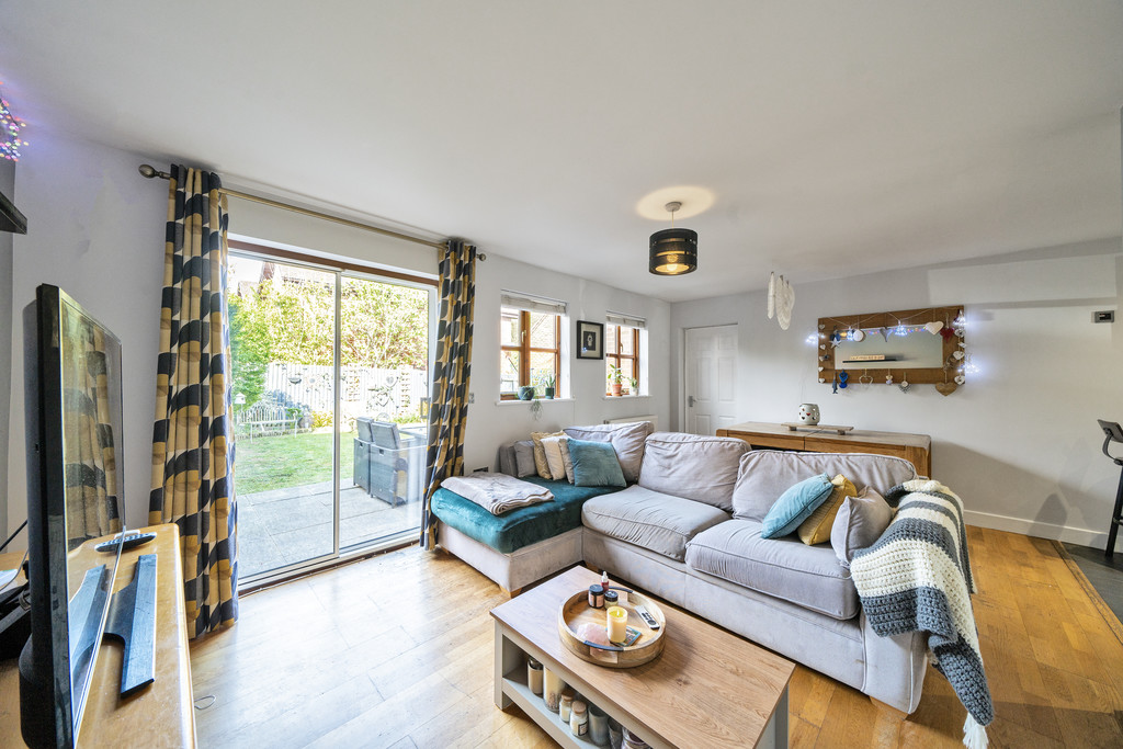 5 bed link detached house for sale in Brensham Court  - Property Image 2