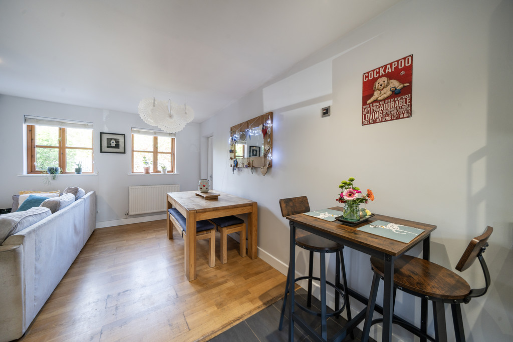 5 bed link detached house for sale in Brensham Court  - Property Image 3