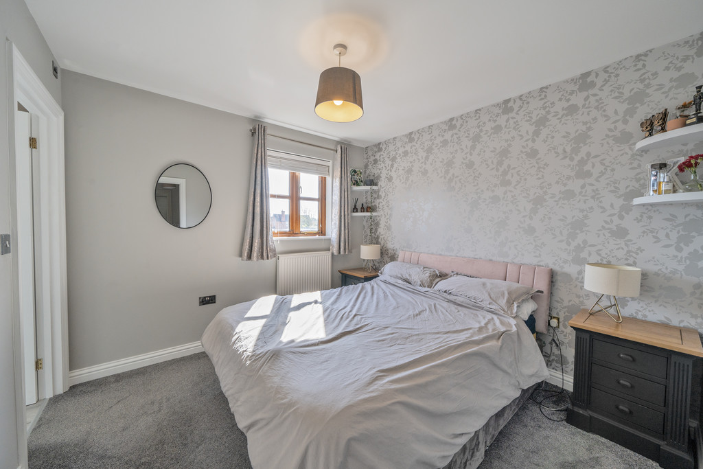 5 bed link detached house for sale in Brensham Court  - Property Image 6