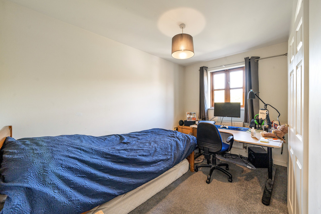 5 bed link detached house for sale in Brensham Court  - Property Image 8