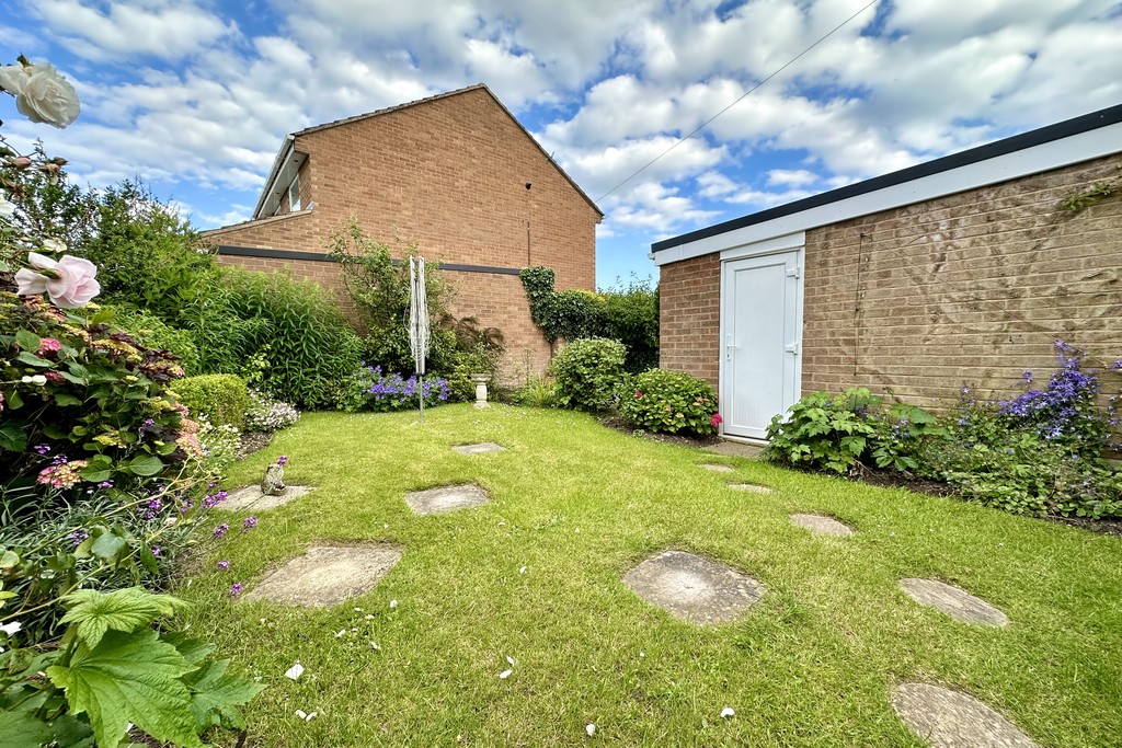 2 bed semi-detached bungalow for sale in Blenheim Drive, Bredon  - Property Image 10