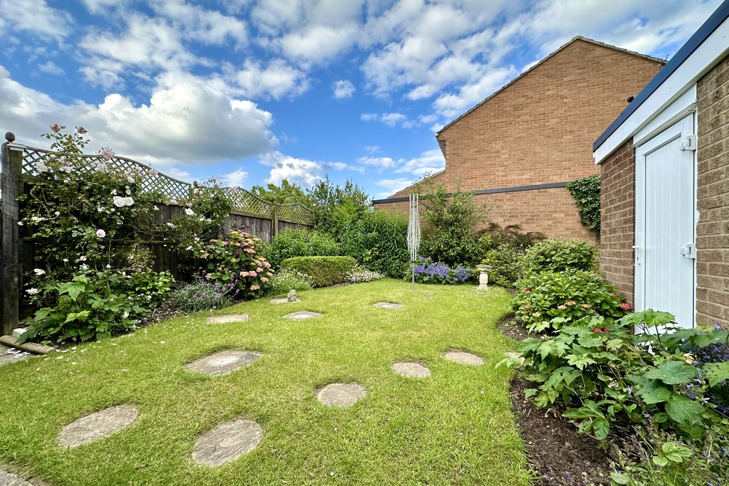 2 bed semi-detached bungalow for sale in Blenheim Drive, Bredon  - Property Image 12