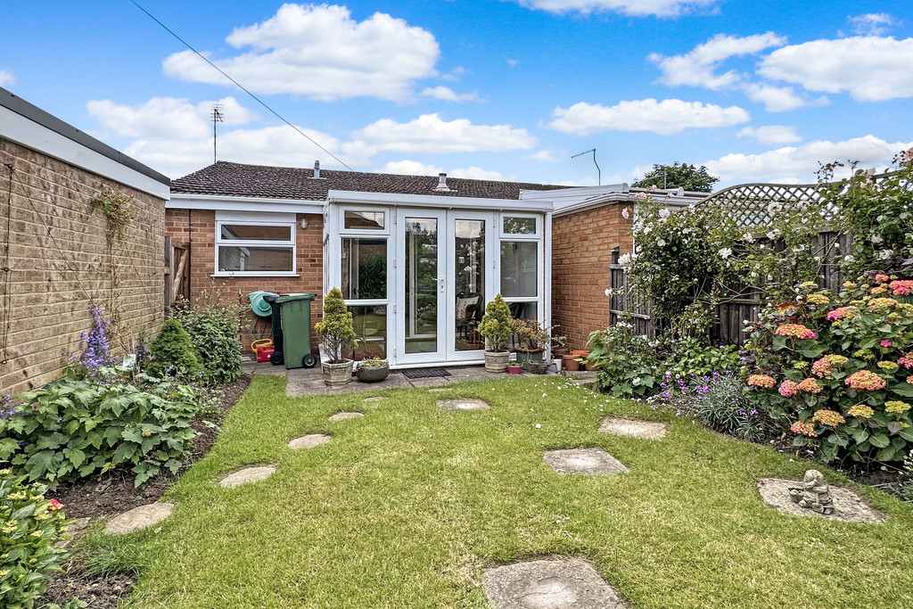 2 bed semi-detached bungalow for sale in Blenheim Drive, Bredon  - Property Image 2