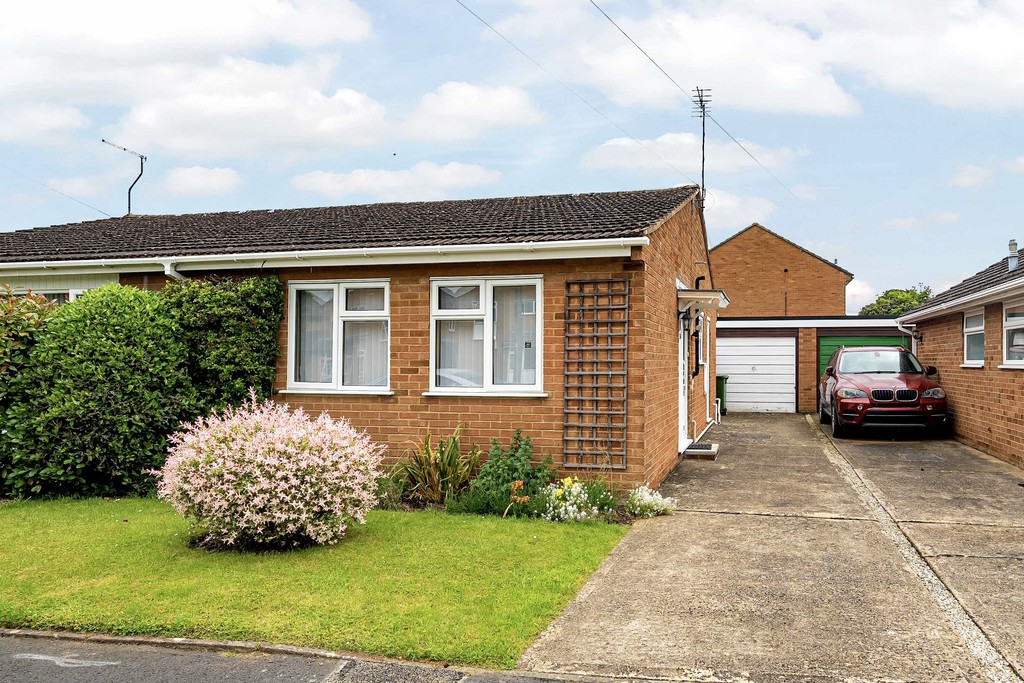 2 bed semi-detached bungalow for sale in Blenheim Drive, Bredon  - Property Image 1