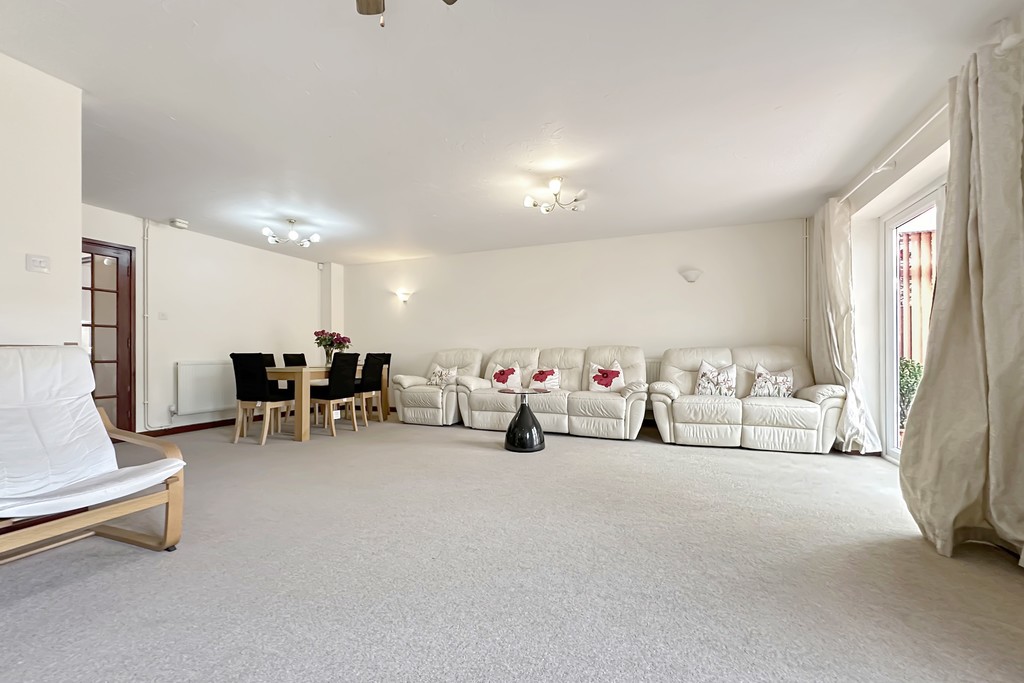 4 bed detached house to rent in North Road, Kingsholm  - Property Image 5