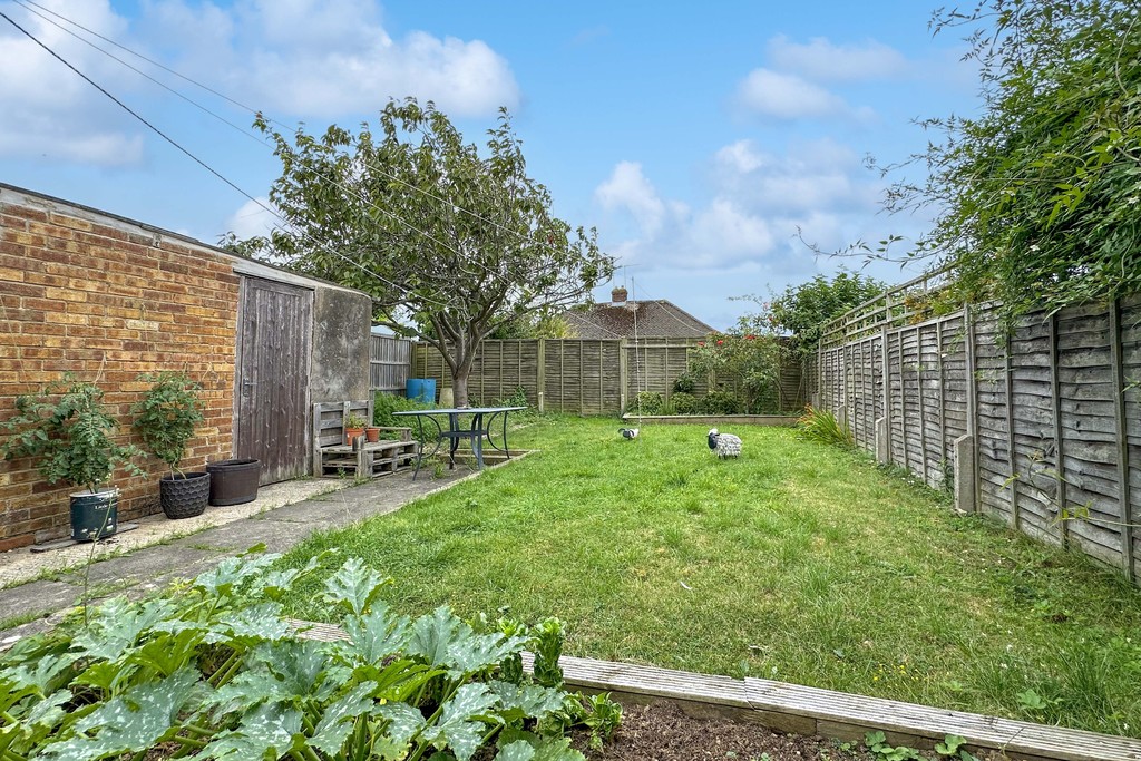 2 bed semi-detached bungalow for sale in Zoons Road, Hucclecote  - Property Image 10