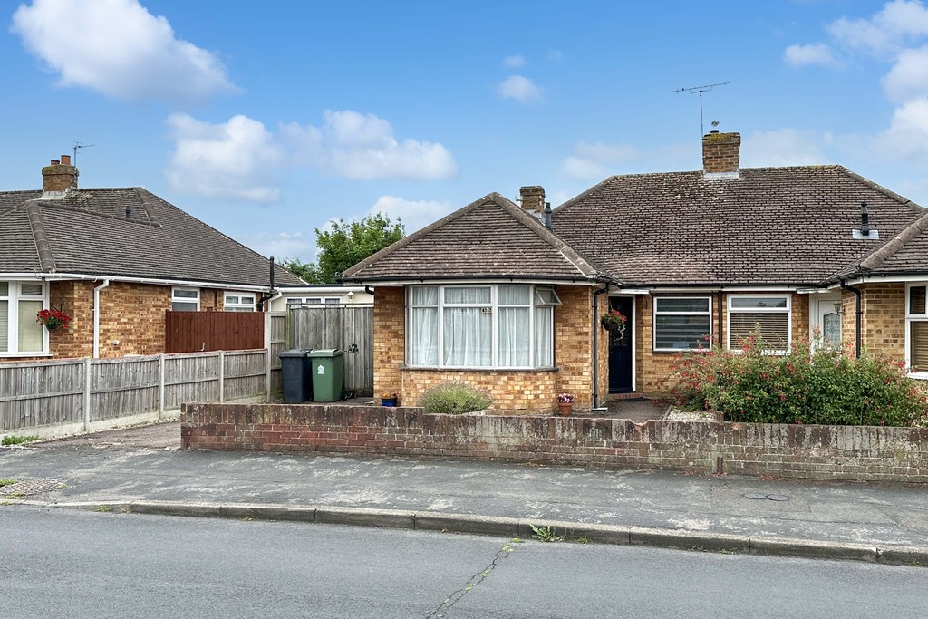 2 bed semi-detached bungalow for sale in Zoons Road, Hucclecote  - Property Image 1