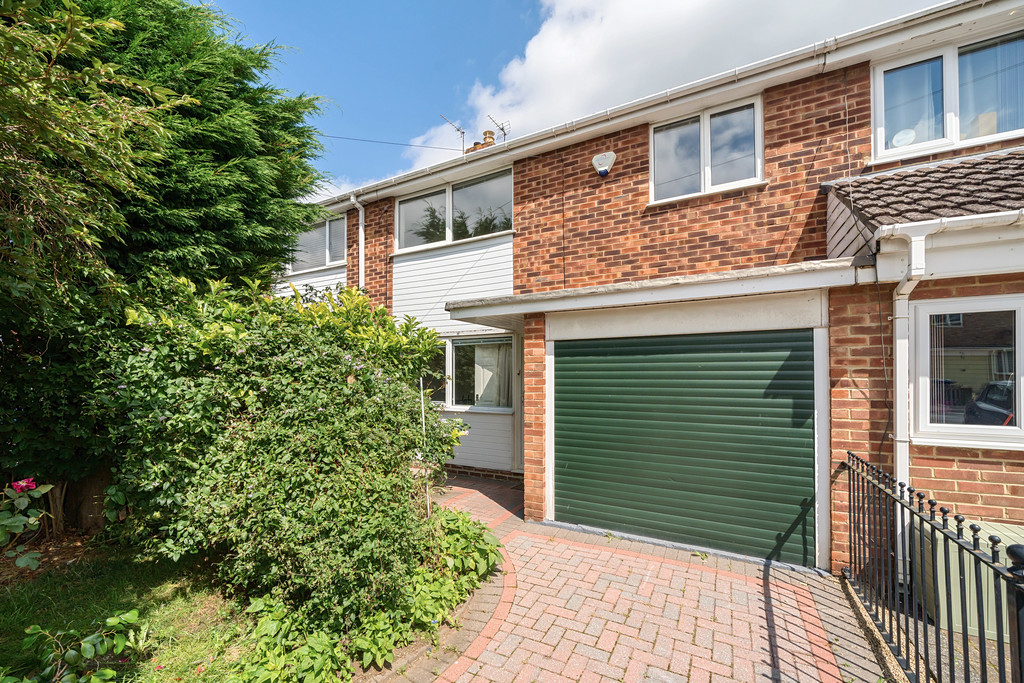 3 bed terraced house for sale in Warren Road, Northway  - Property Image 1