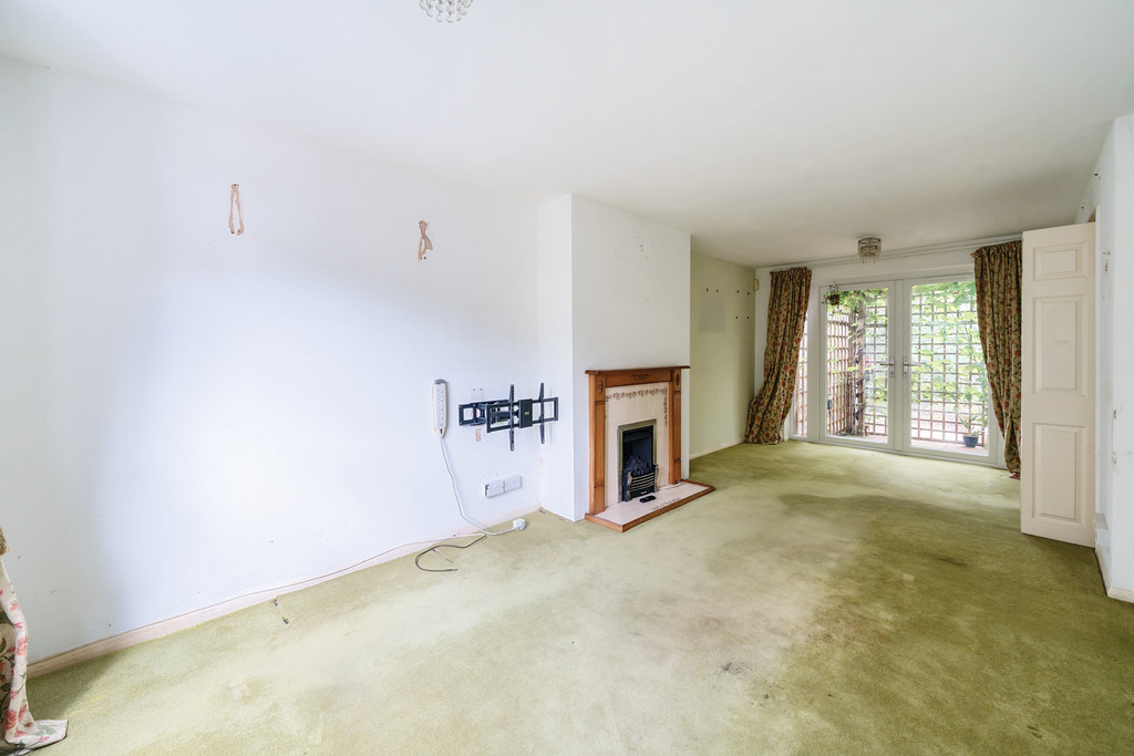 3 bed terraced house for sale in Warren Road, Northway  - Property Image 2