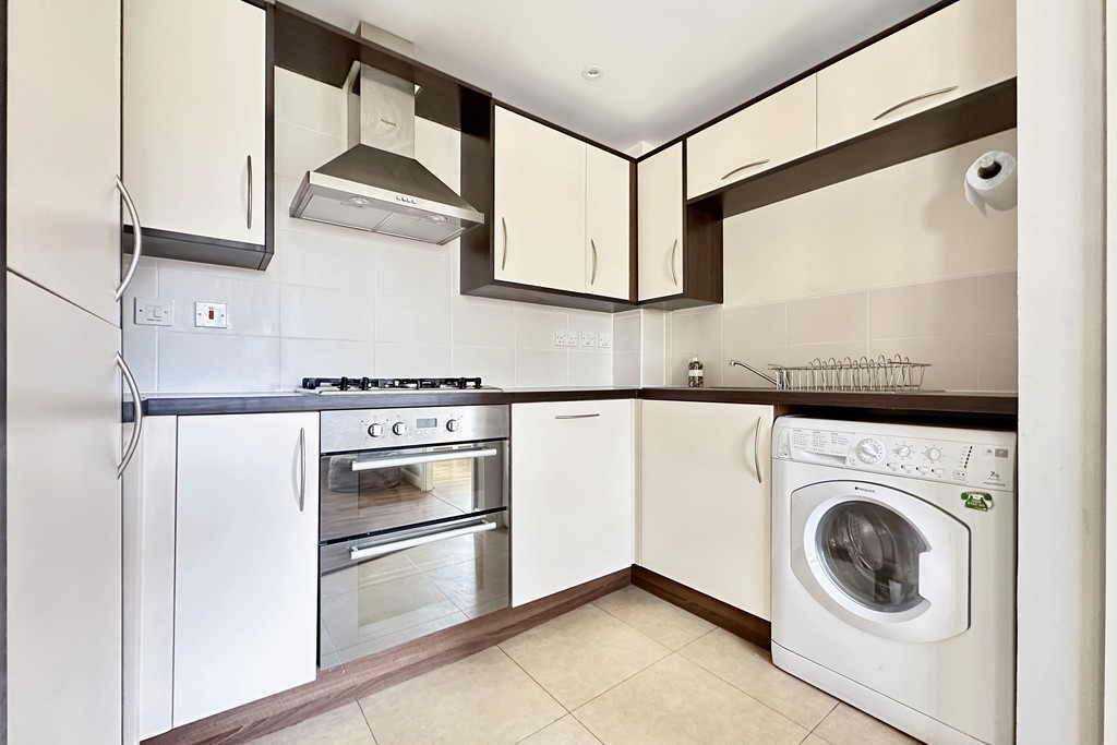 1 bed flat for sale in Appleyard Close, Cheltenham  - Property Image 3