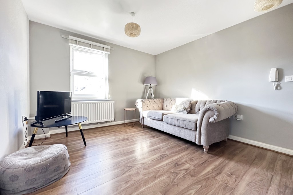 1 bed flat for sale in Appleyard Close, Cheltenham  - Property Image 2
