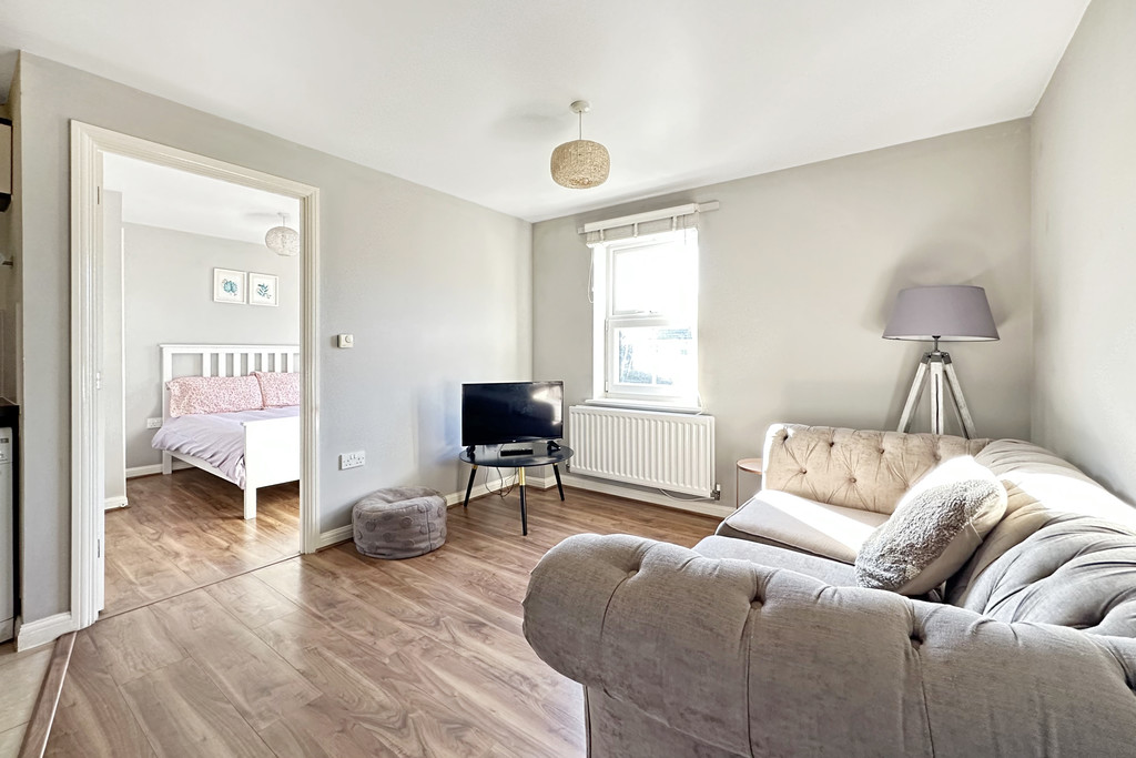 1 bed flat for sale in Appleyard Close, Cheltenham  - Property Image 4