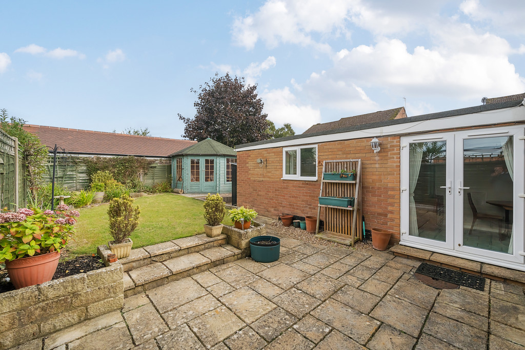 3 bed semi-detached bungalow for sale in Plantation Crescent, Bredon  - Property Image 2