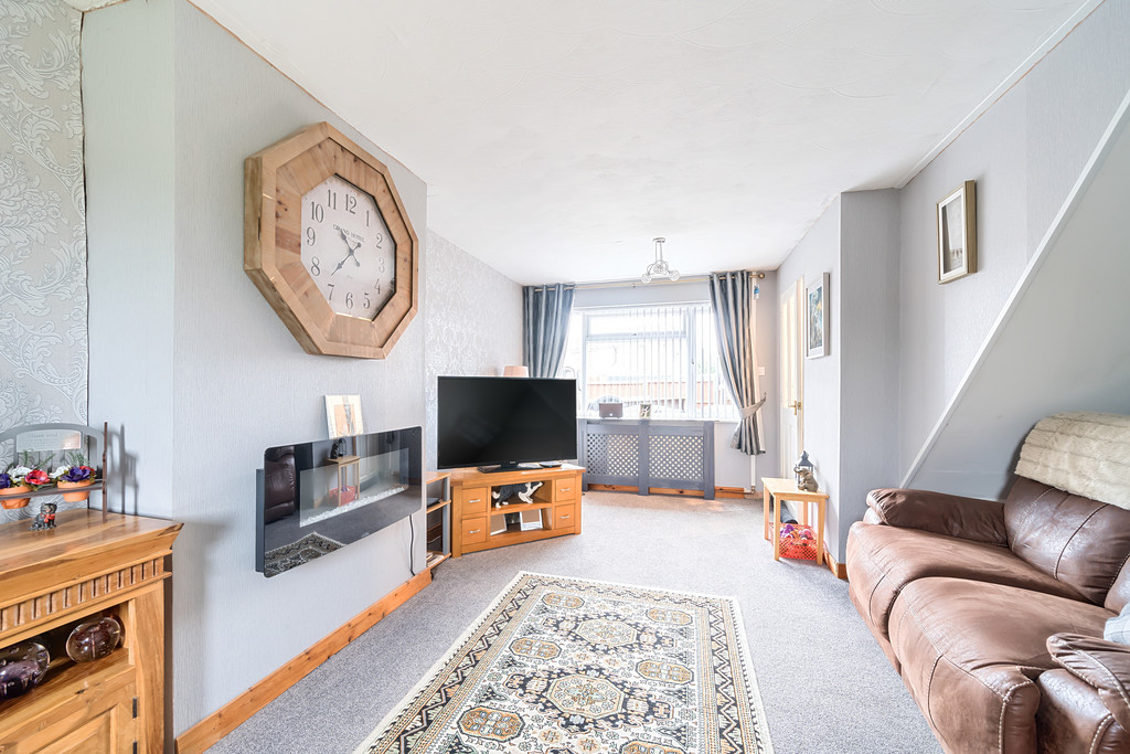 3 bed end of terrace house for sale in Oak Drive, Northway  - Property Image 3