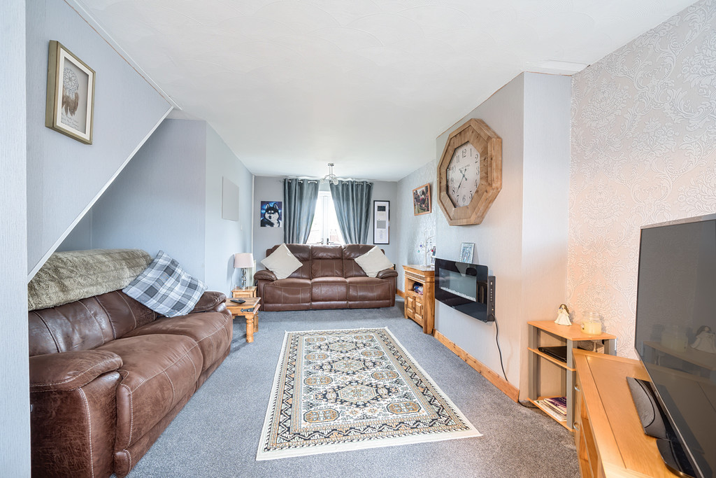 3 bed end of terrace house for sale in Oak Drive, Northway  - Property Image 2