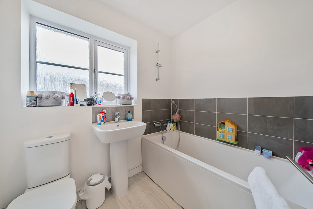 3 bed semi-detached house for sale in Court Farm Close, Pamington  - Property Image 11