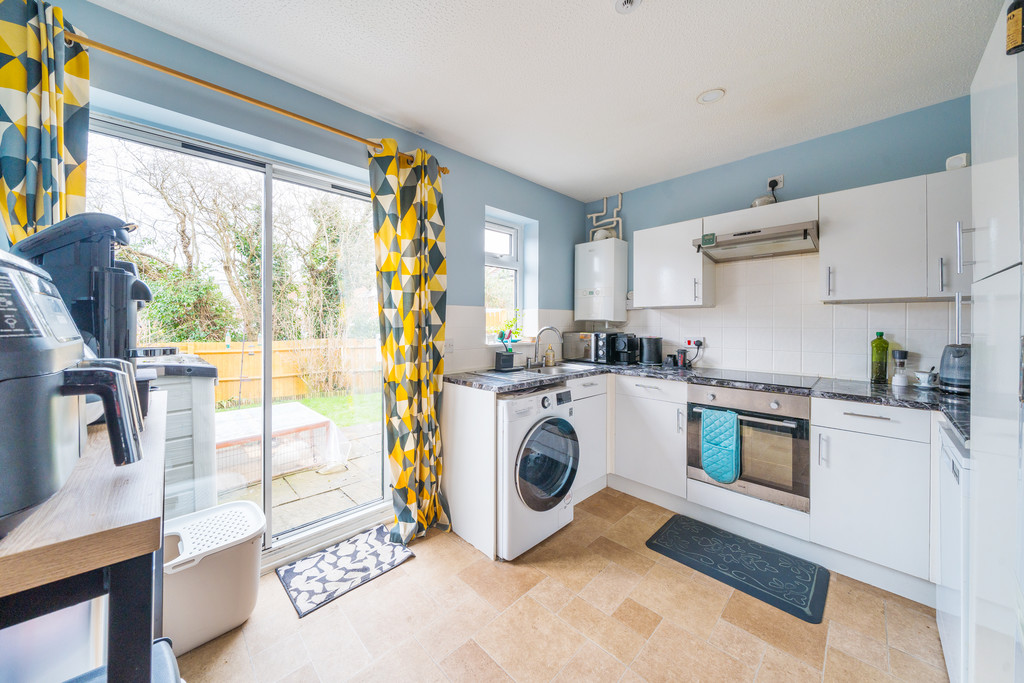 2 bed end of terrace house for sale in Raleigh Close, Gloucester  - Property Image 4