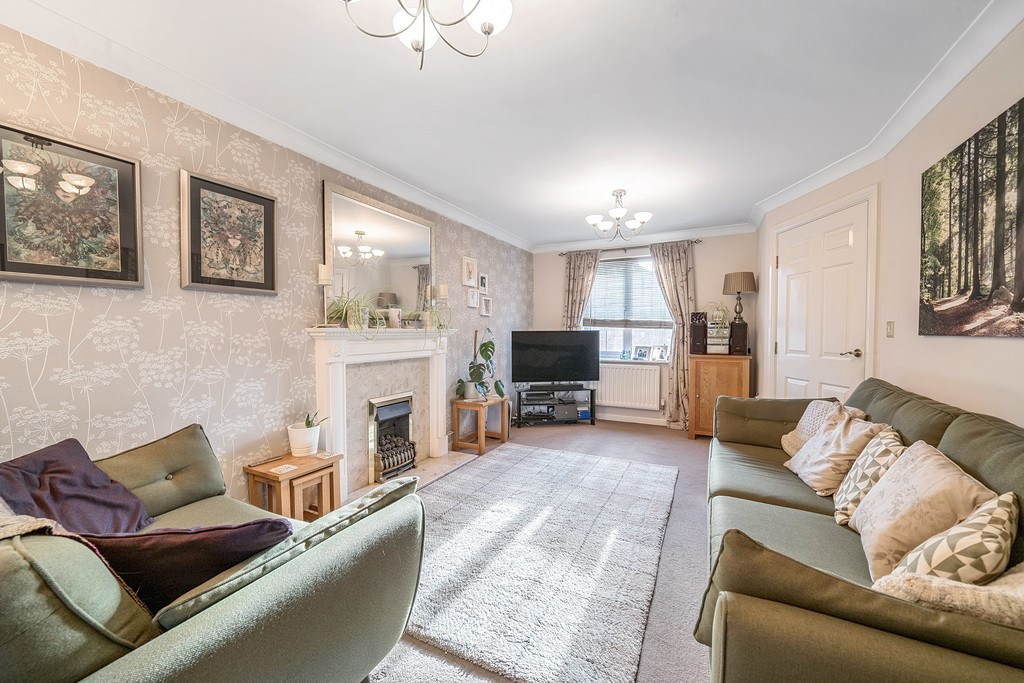 5 bed semi-detached house for sale in Snowdonia Road, Tewkesbury  - Property Image 2
