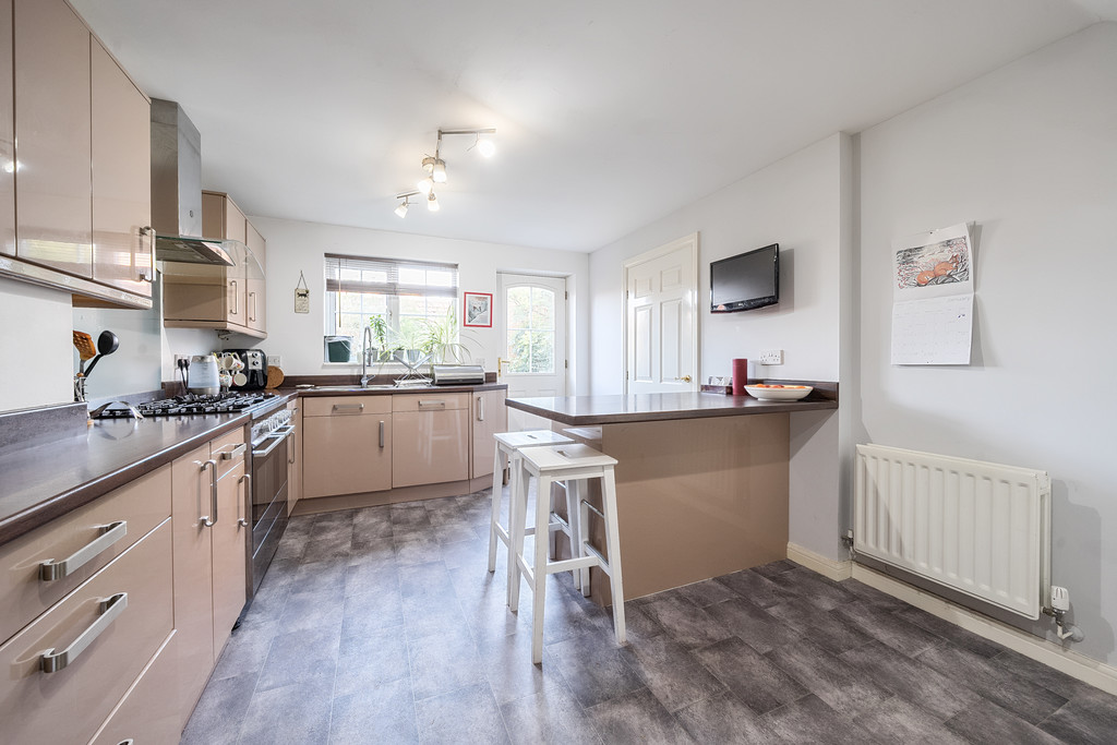 5 bed semi-detached house for sale in Snowdonia Road, Tewkesbury  - Property Image 5