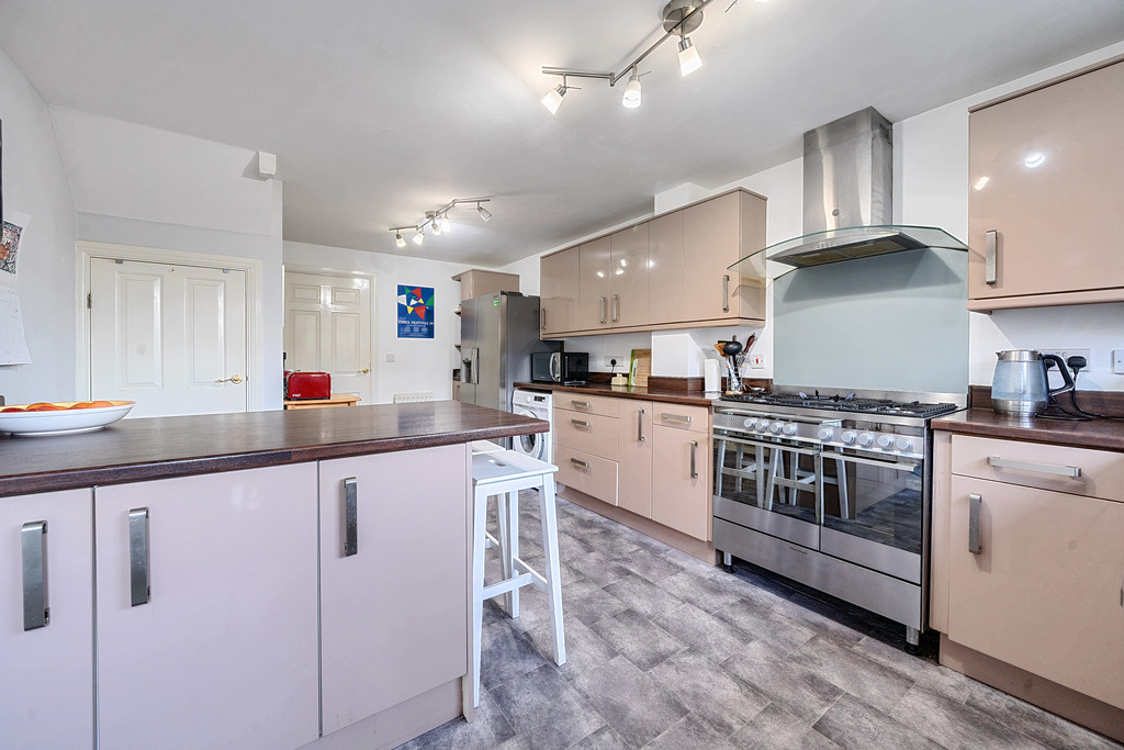 5 bed semi-detached house for sale in Snowdonia Road, Tewkesbury  - Property Image 6