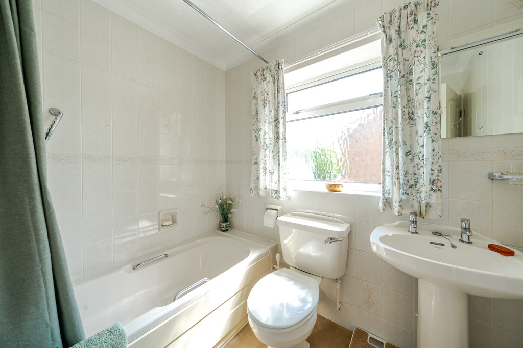 3 bed detached house for sale in Beckford Close, Tewkesbury  - Property Image 13