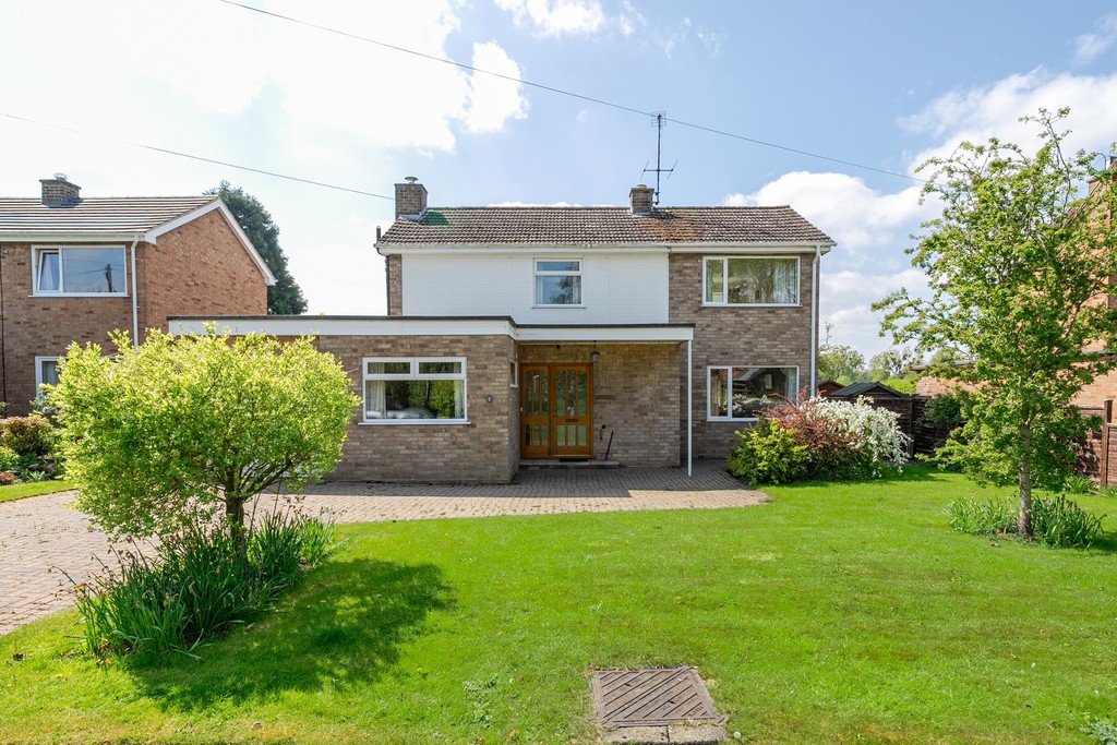 3 bed detached house for sale in Beckford Close, Tewkesbury - Property Image 1