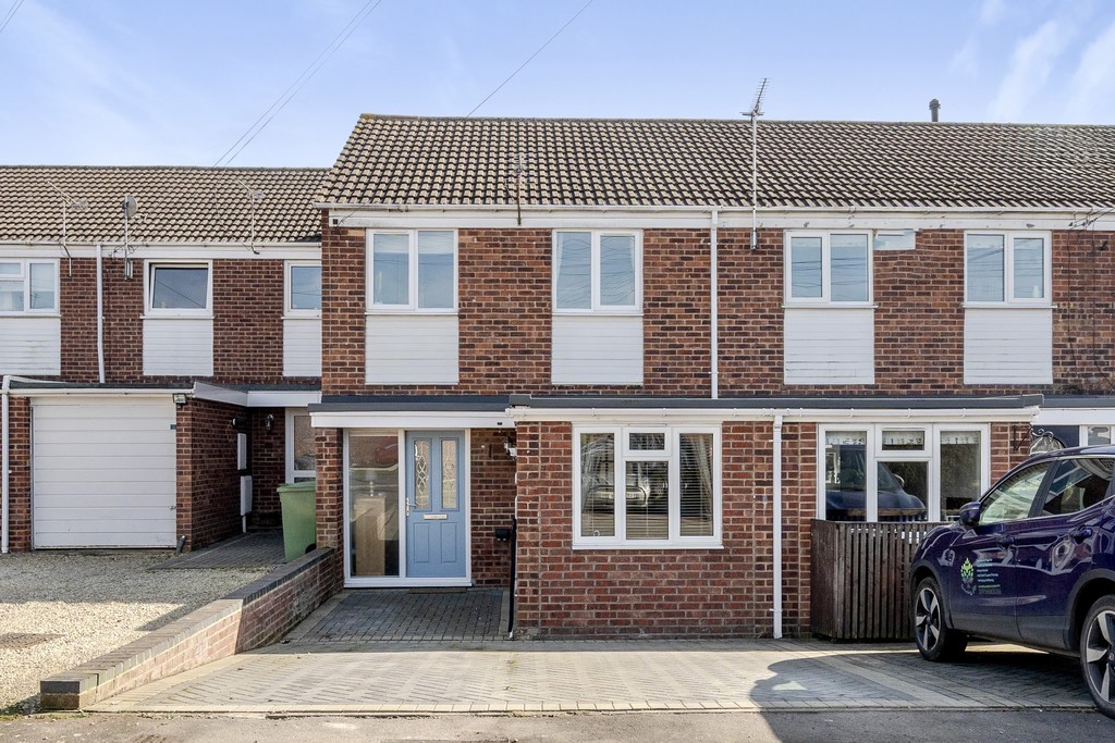 3 bed terraced house for sale in Long Eights, Tewkesbury  - Property Image 1