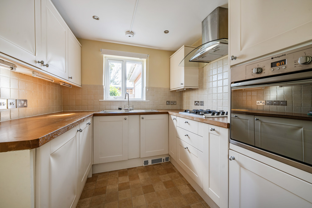 2 bed detached bungalow for sale in Hill Close, Tewkesbury  - Property Image 3