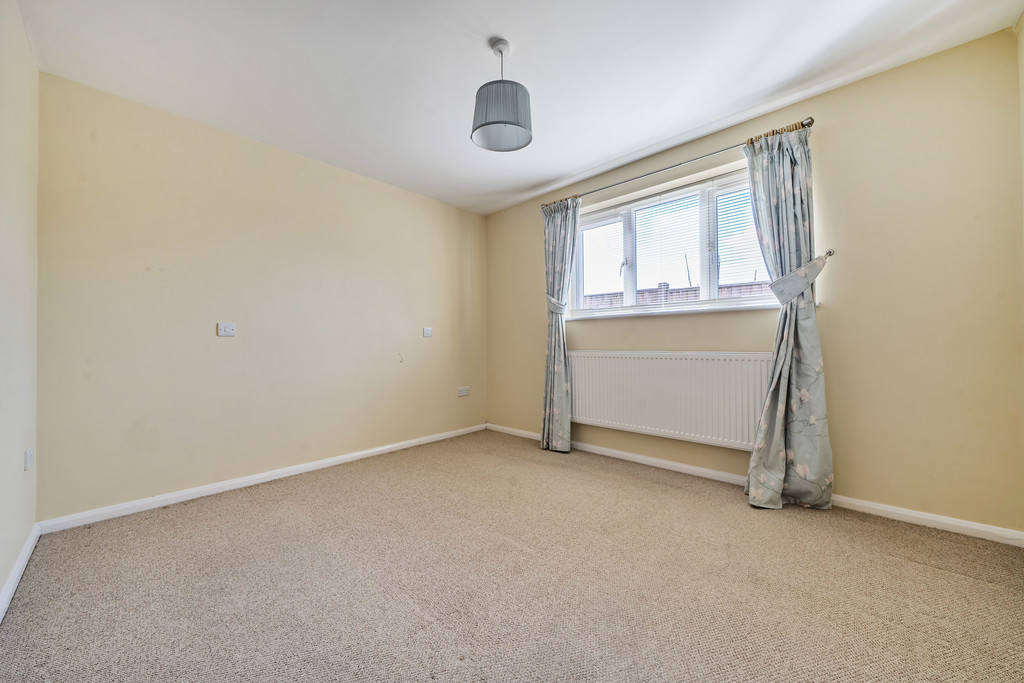 2 bed detached bungalow for sale in Hill Close, Tewkesbury  - Property Image 4