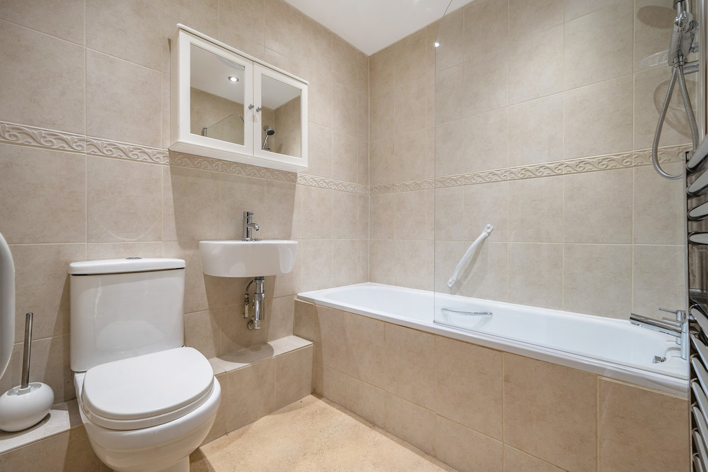 2 bed detached bungalow for sale in Hill Close, Tewkesbury  - Property Image 6