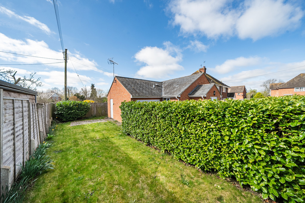 2 bed detached bungalow for sale in Hill Close, Tewkesbury  - Property Image 8