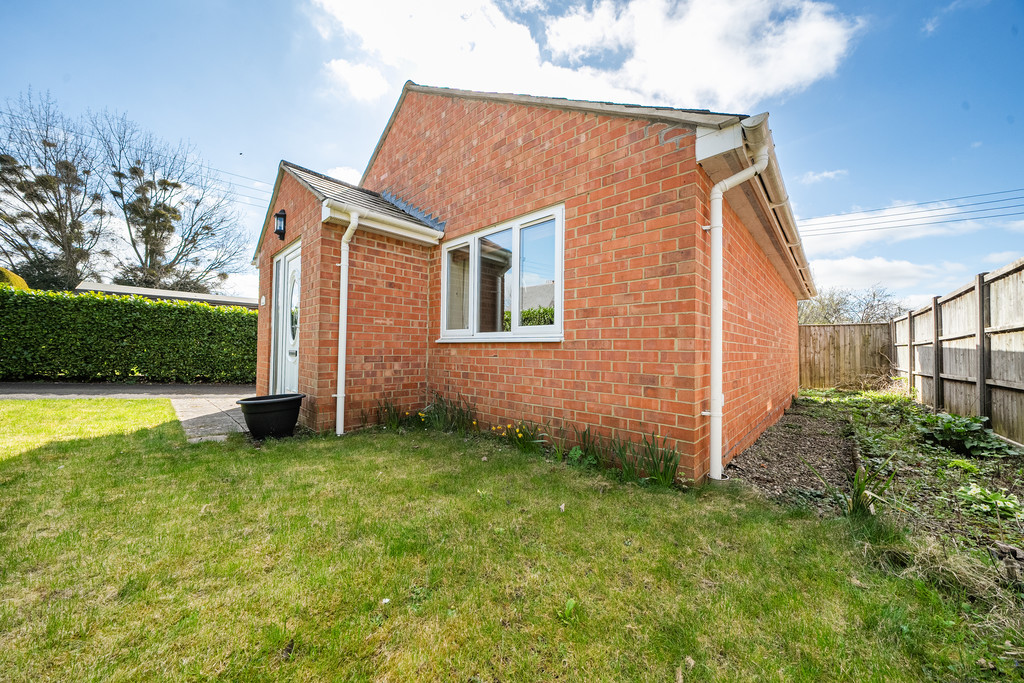 2 bed detached bungalow for sale in Hill Close, Tewkesbury  - Property Image 9