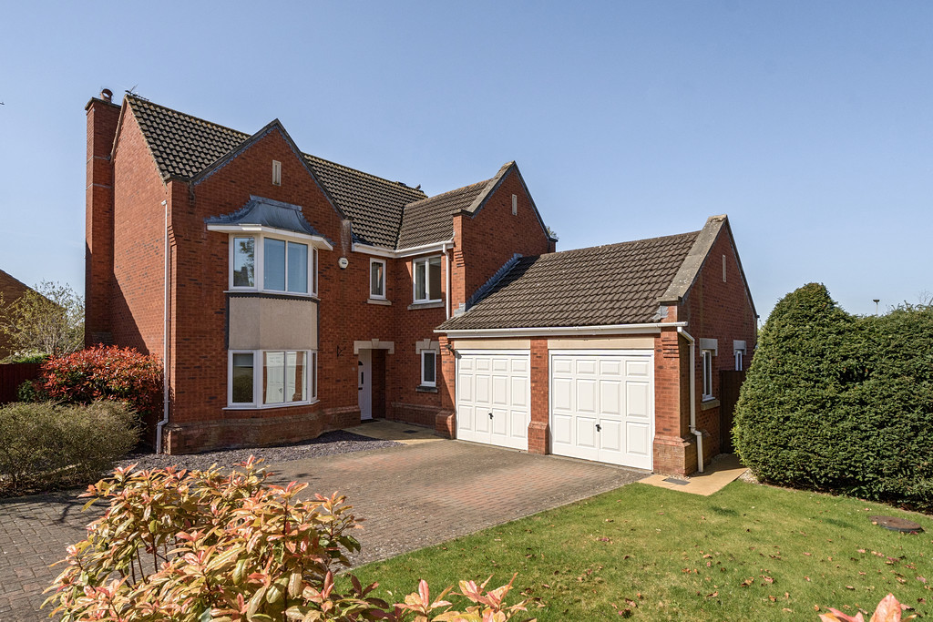 4 bed detached house to rent in Galileo Gardens, Cheltenham  - Property Image 1