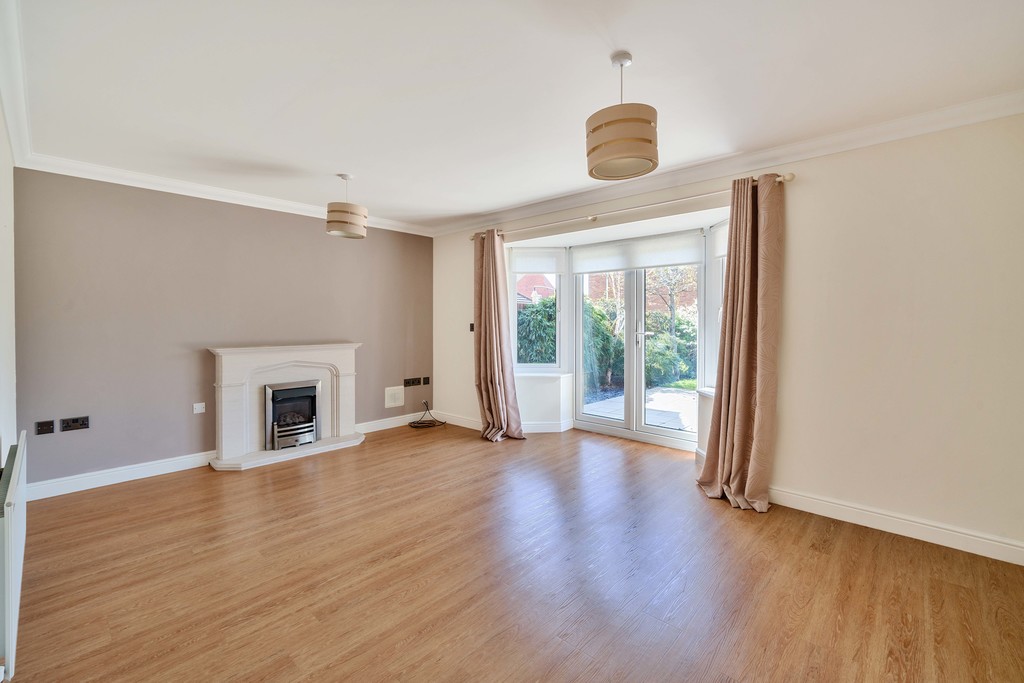 4 bed detached house to rent in Galileo Gardens, Cheltenham  - Property Image 4