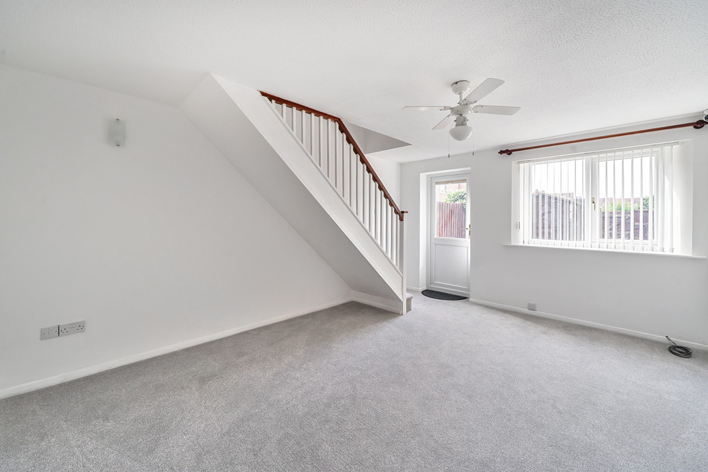 2 bed terraced house for sale in Hawthorn Way, Tewkesbury  - Property Image 2