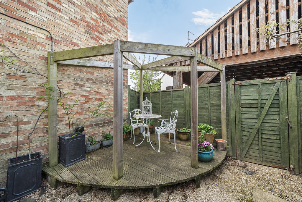 3 bed terraced house for sale in Chapman Way, Hatherley  - Property Image 12