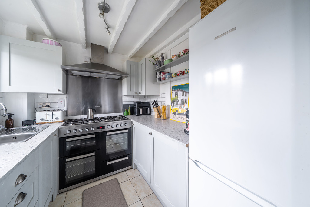 3 bed terraced house for sale in Chapman Way, Hatherley  - Property Image 2