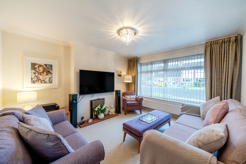 2 bed semi-detached bungalow for sale in Rivelands Road, Cheltenham  - Property Image 3