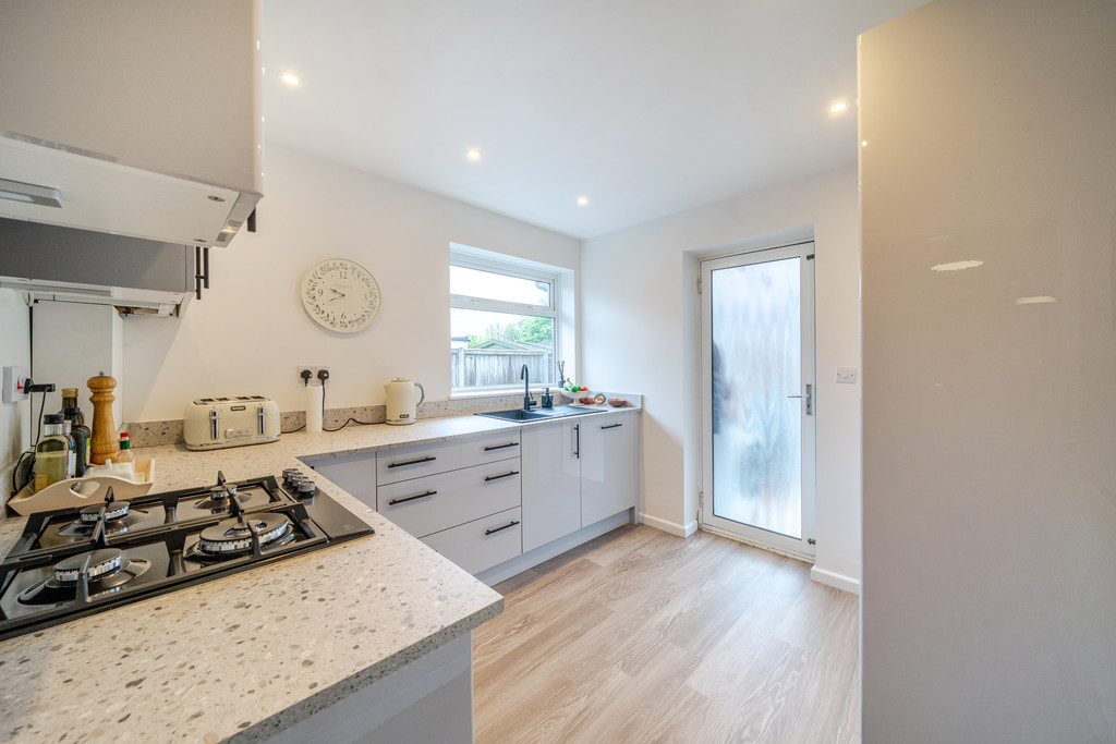 2 bed semi-detached bungalow for sale in Rivelands Road, Cheltenham  - Property Image 5